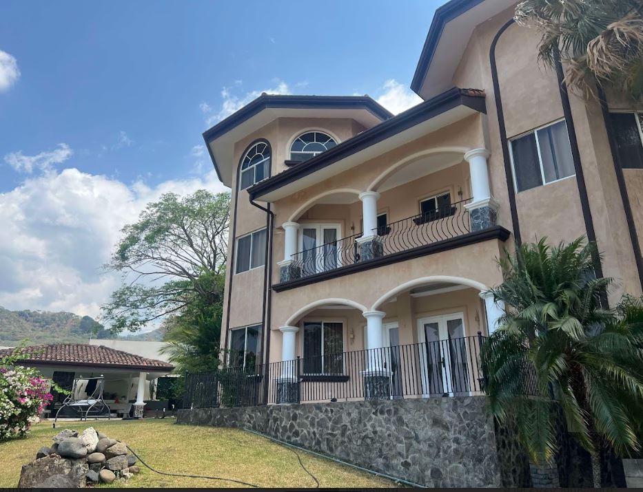 The Hills Estate photo 01