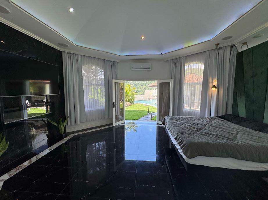 The Hills Estate photo 09